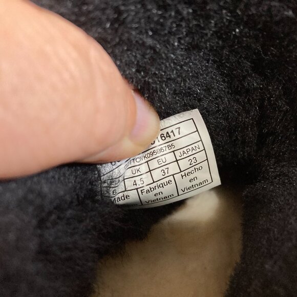 UGG Big Girls Sz 5 Black Suede Shortie Boots Shearling Lined Pull On Winter Fall - Picture 6 of 7